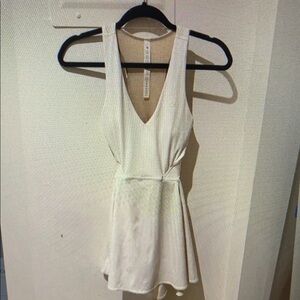 lululemon athletica White V-Neck Racerback Tennis Dress – Size 2